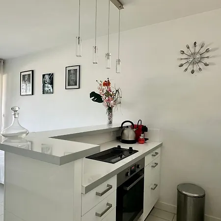 Cannes Croisette Sea & Sky Apartment *