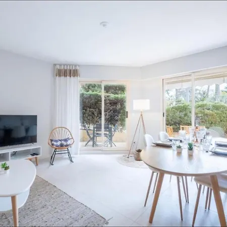 Cannes Croisette Sea & Sky Apartment