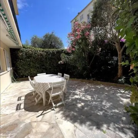 Cannes Croisette Sea & Sky Apartment *